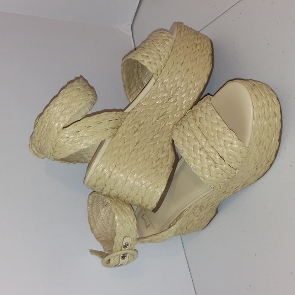 MARC FISHER  Womens Beige Platform Ankle strapped sandal size 8 and 1/2 - Picture 2 of 11